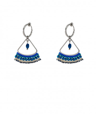 boucles d'oreilles légères rhodiées et bleues discrètes à porter toute la journée - Création Tara Pépita