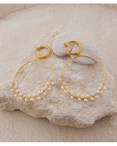 Boucles d'oreilles à clip fines créoles et perles blanches pour mariées - Création Tara Pépita