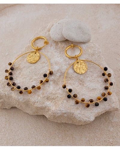 Boucles d'oreilles à clip sur fine créole dorée et perles oeil de tigre - Création Tara Pépita
