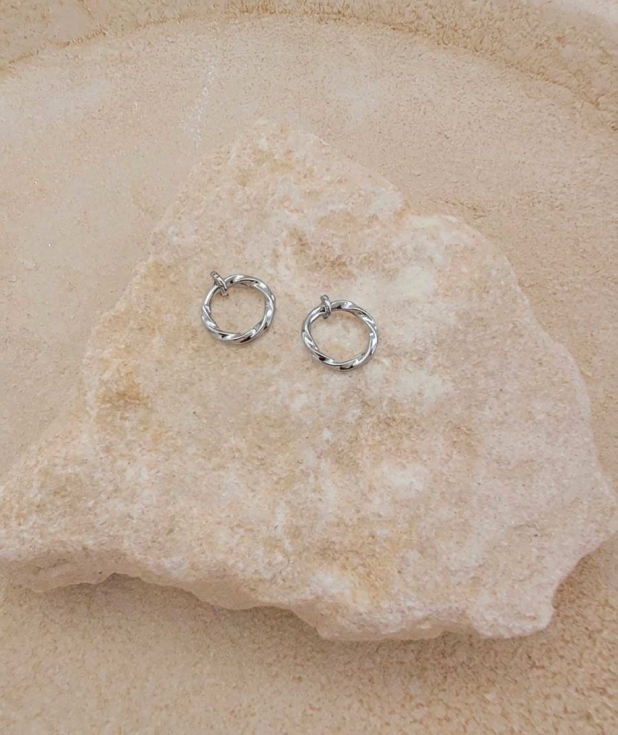 petites créoles à clip sans perçage rhodiées 13 mm torsadées