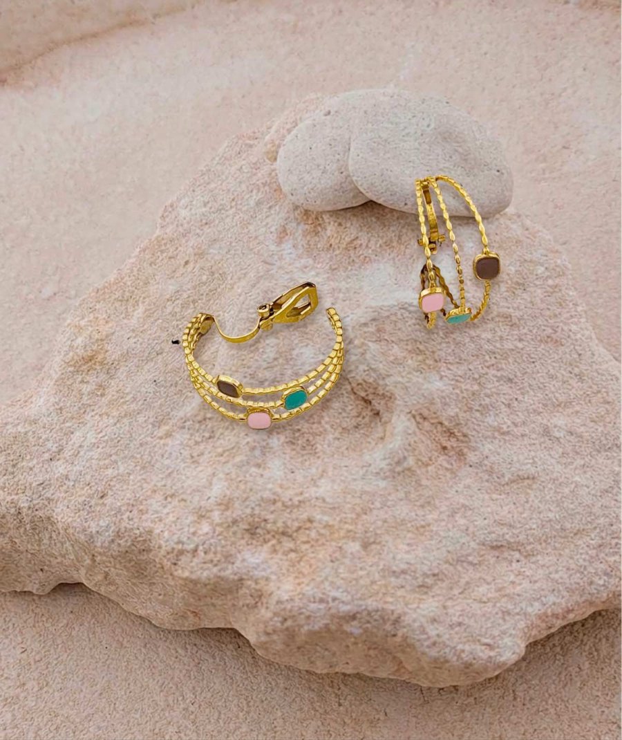 Créoles à clips en acier doré et couleurs marron, vert et rose très légères