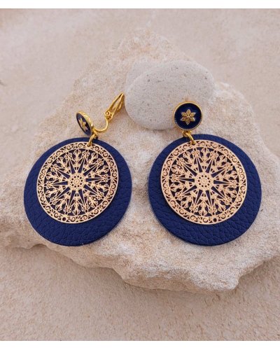 Boucles d’oreilles à clip cuir vegan bleu marine et filigrane doré Ultra-confort – Création Tara Pépita
