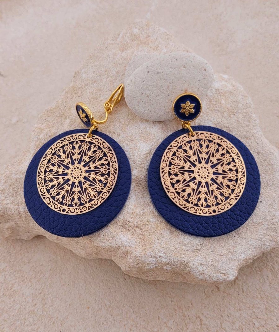 Boucles d’oreilles à clip cuir vegan bleu marine et filigrane doré Ultra-confort – Création Tara Pépita