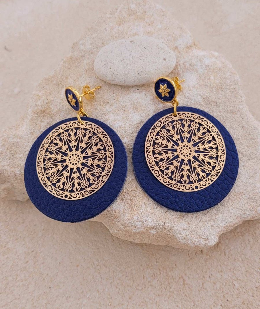Boucles d’oreilles cuir vegan bleu marine et filigrane doré