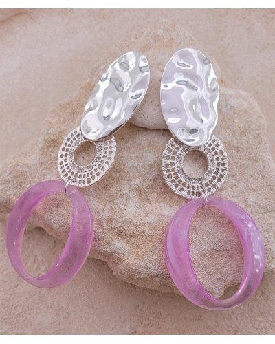 Grandes boucles oreilles à clip pendantes argentées et lilas. Elles sont originales et confortables - Par Tara Pépita