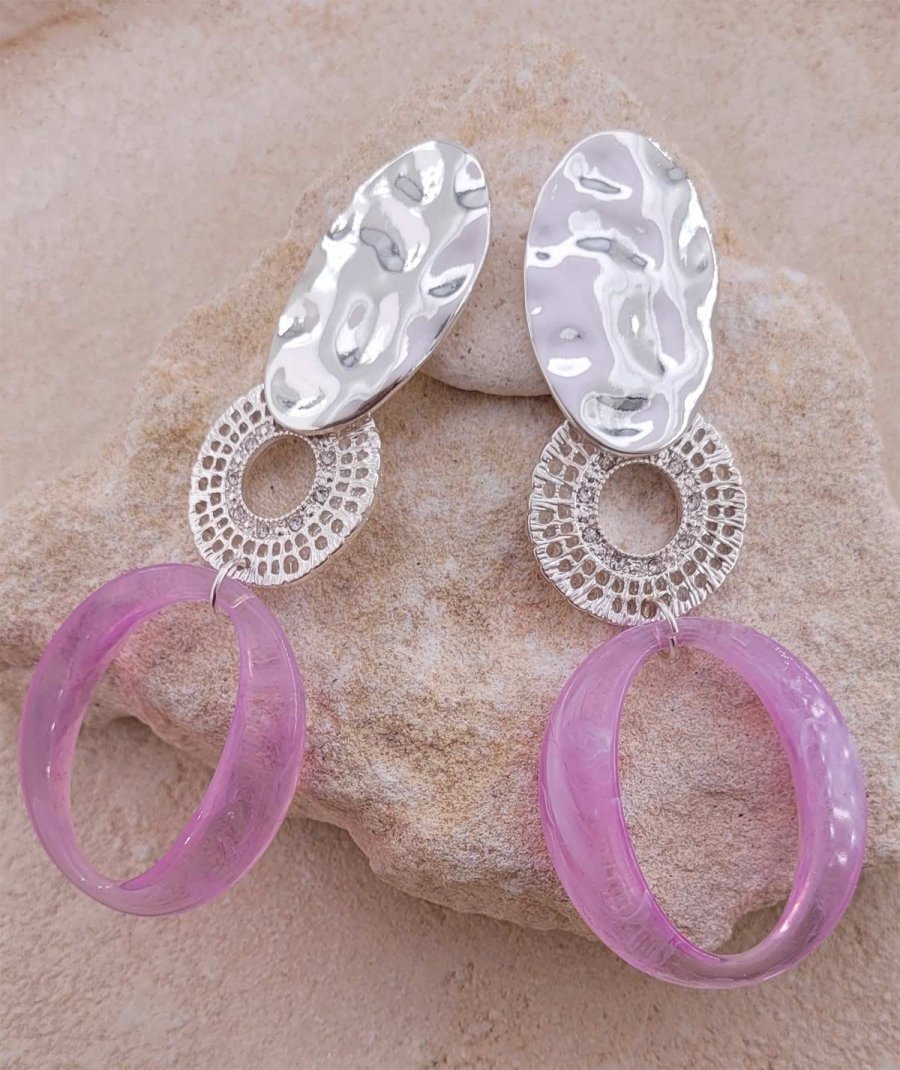 Grandes boucles oreilles à clip pendantes argentées et lilas. Elles sont originales et confortables - Par Tara Pépita