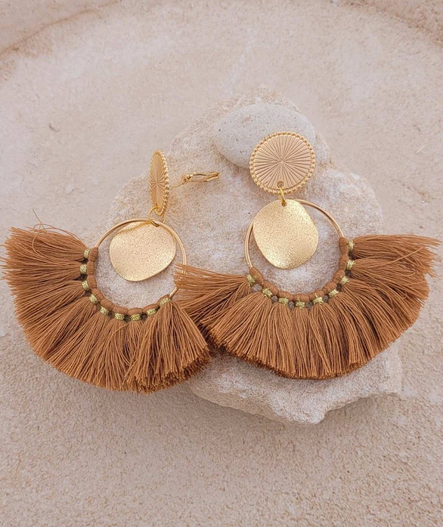 Grandes boucles oreilles clip pompons taupe Confort quotidien – Création Tara Pépita