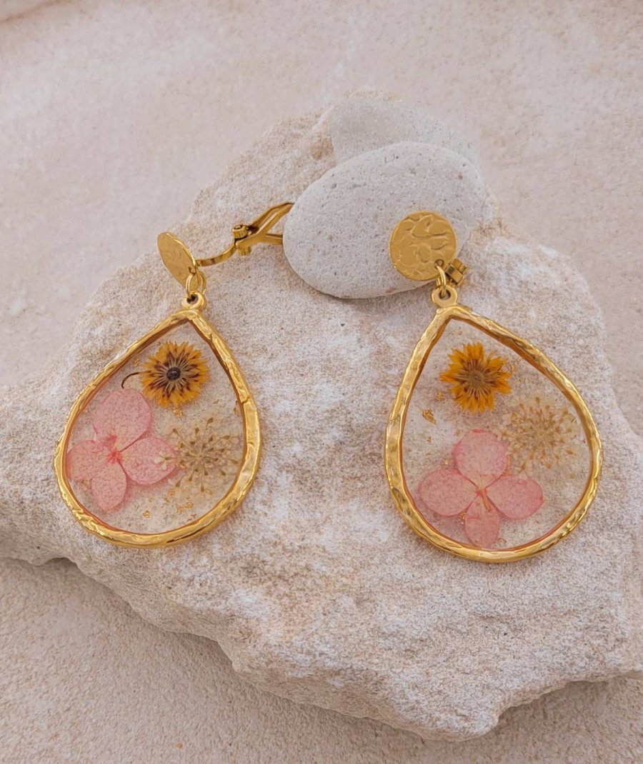 Boucles d'oreilles à clip en acier avec de vraies leurs séchées pour un effet très original – Création Tara Pépita