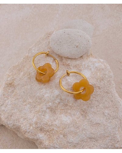 Créoles à clip acier doré 2 cm fleur miel Ultra-confort pour oreilles non percées – Création Tara Pépita