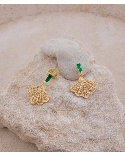 Petites boucles oreilles à clip avec un pendant éventail au confort très doux – Création Tara Pépita