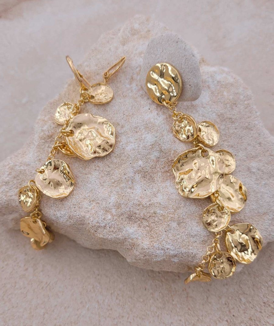 Longues boucles d'oreilles clips martelées dorées (non percées)