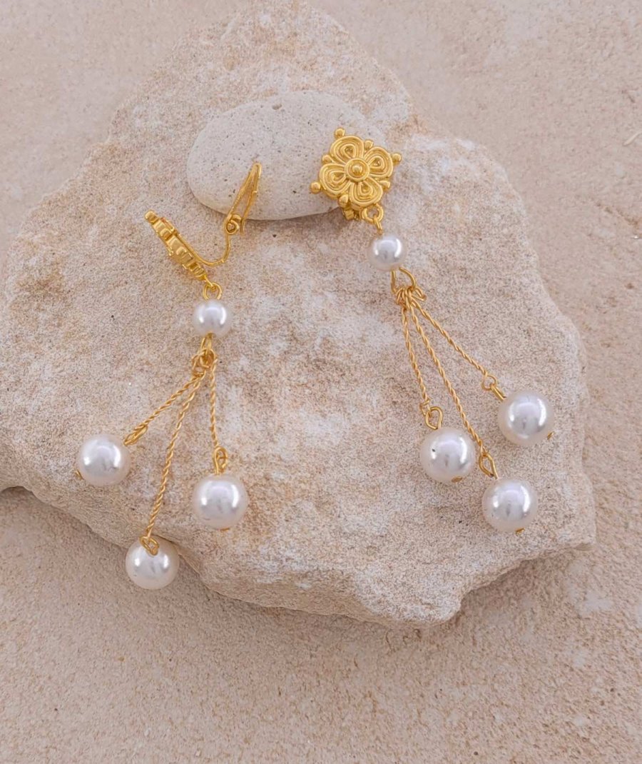 Boucles d'oreilles à clip pendantes perles sur 3 fils dorés torsadées. Elles sont mobiles et élégantes - Tara Pépita