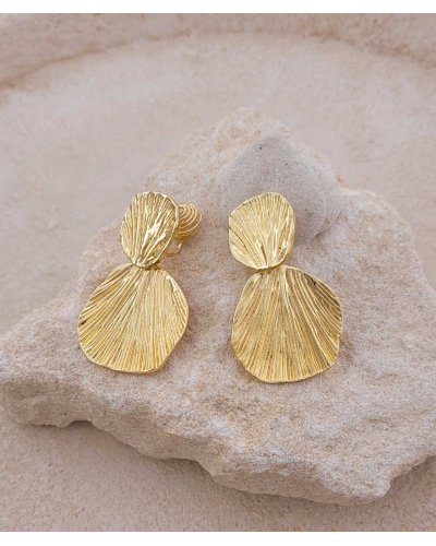 Boucles d'oreilles à clip dorées géométriques, entre fleur et coquillage - L'ultra confort par Tara Pépita