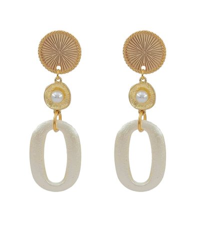 Boucles oreilles clip résine et perle nacrée blanche très légères, elles apportent de la lumière - Création Tara Pépita