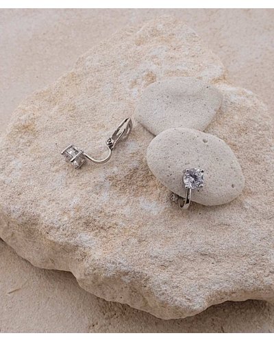 Boucles d'oreilles à clip avec solitaire  en zirconium, rhodié pour les oreilles non percées - L'ultra-confort par Tara Pépita