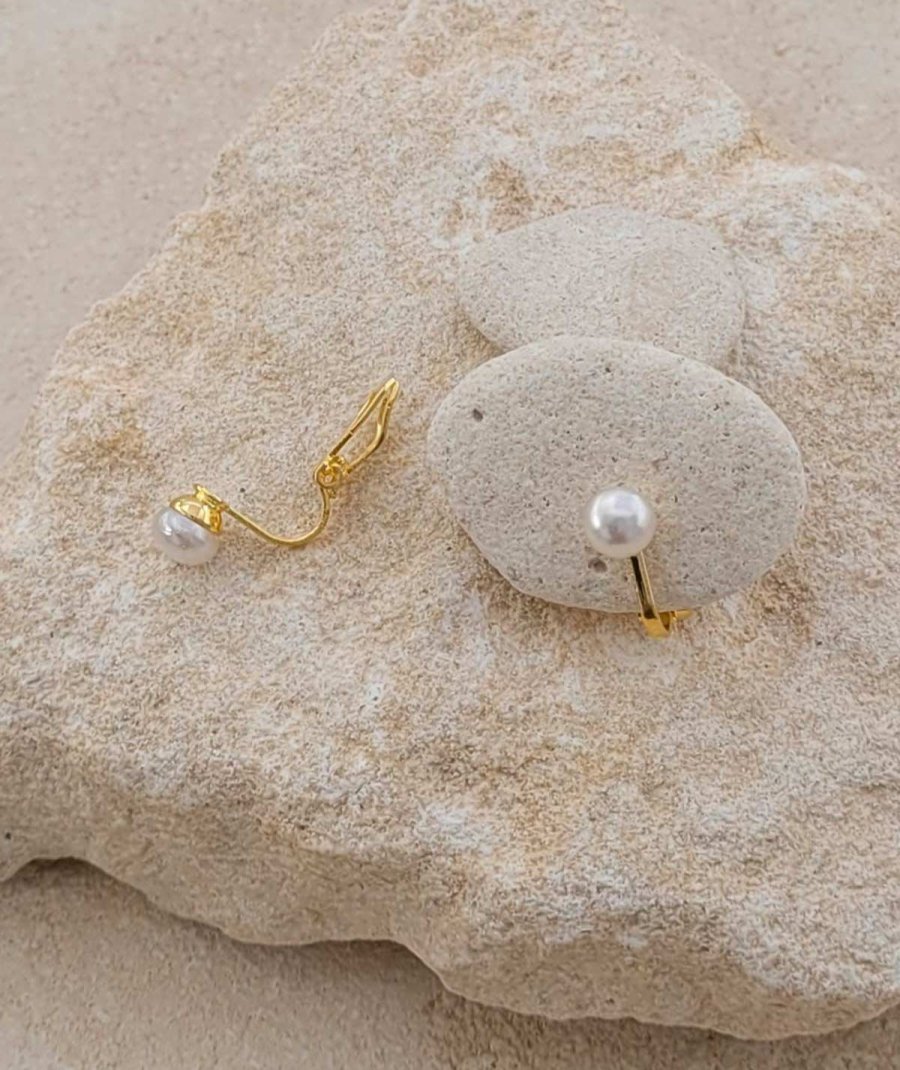 Clips perle minimalistes dorées de 6 mm pour oreilles non percées - L'ultra confort par Tara Pépita