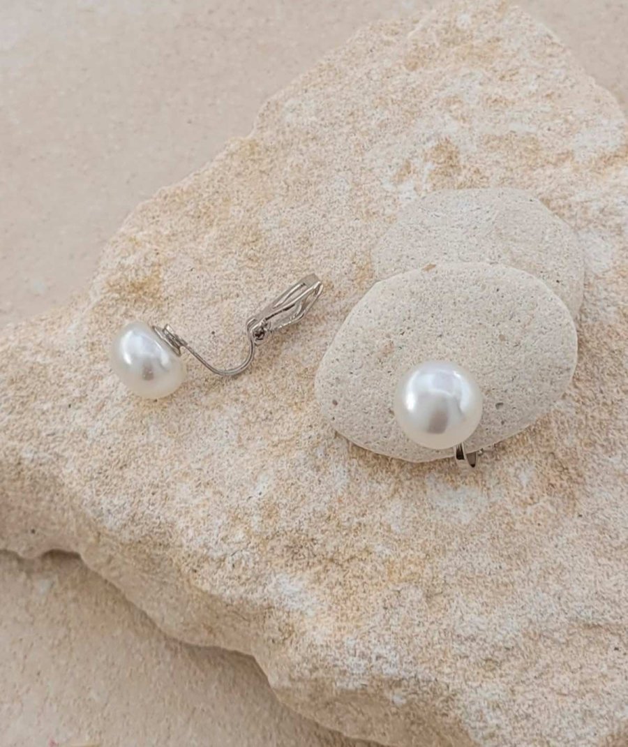 Boucles d’oreilles à clip perle 10 mm rhodiées effet percé - L'ultra confort par Tara Pépita