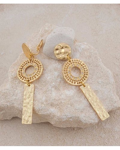 Longues boucles d'oreilles à clips dorées martelées, tendance et lumineuses - Création Tara Pépita