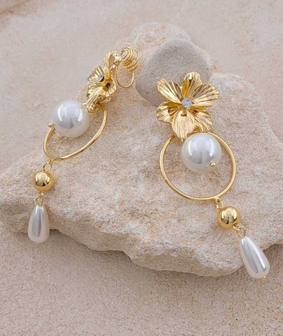 Boucles d'oreilles à clip pendantes dorées perles et strass - l'ultra-confort par Tara Pépita