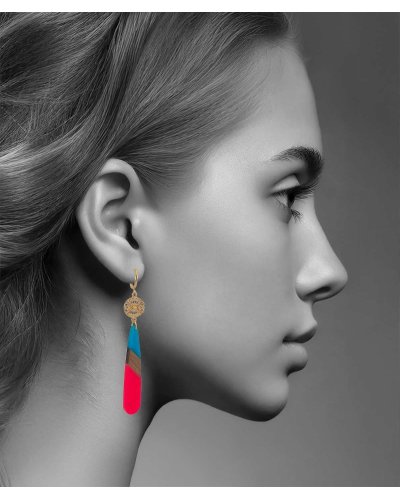 Boucles d'oreilles à clip en bois et résine rose vif et bleu - Création Tara Pépita