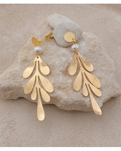 Longues boucles d'oreilles à clip feuille dorée et perle blanche nacrée