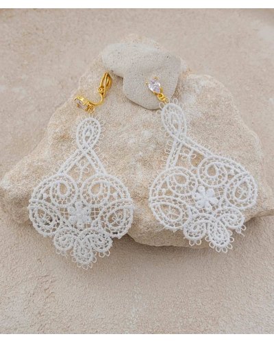 Boucles d'oreilles à clip en dentelle blanche mariage - Création Tara pépita