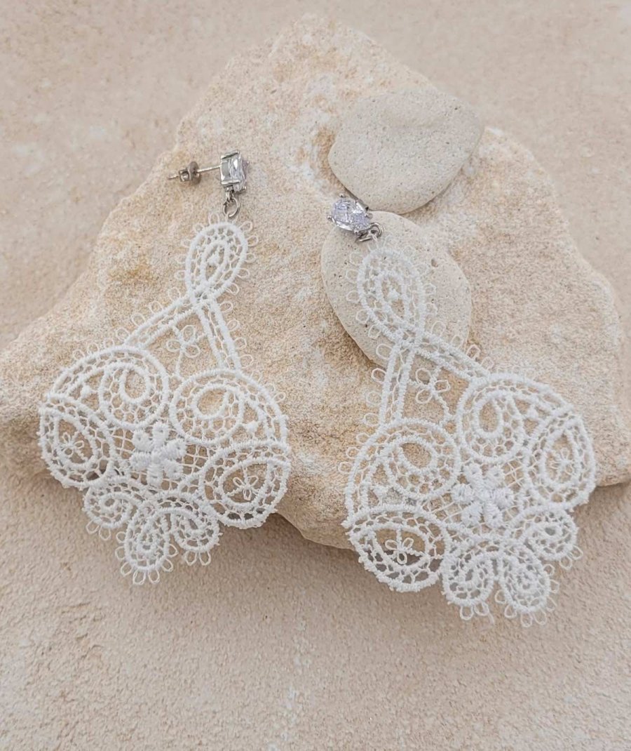 Boucles d'oreilles dentelle blanche rhodiées