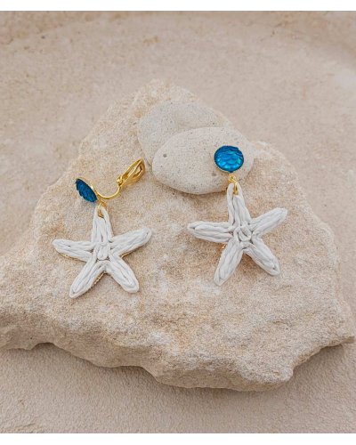 Petites boucles d'oreilles à clip en raphia étoile de mer pour l'été