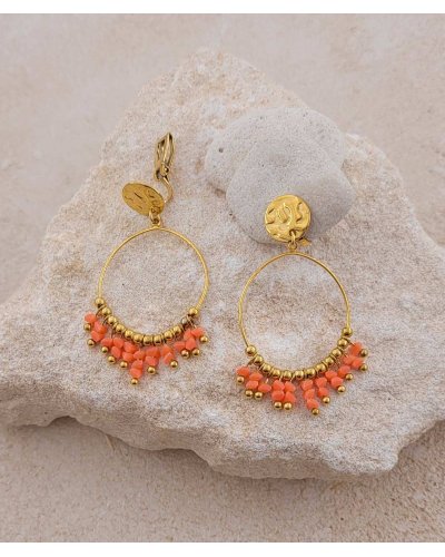 Boucles d'oreilles à clip en acier doré et pampilles cristal corail - L'ultra-confort par Tara Pépita
