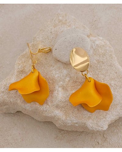 Boucles d'oreilles à clips aux pétales orangé irisé - L'ultra-confort par Tara Pépita