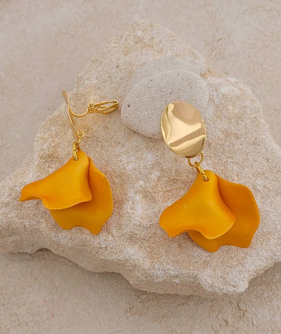 Boucles d'oreilles à clips aux pétales orangé irisé - L'ultra-confort par Tara Pépita