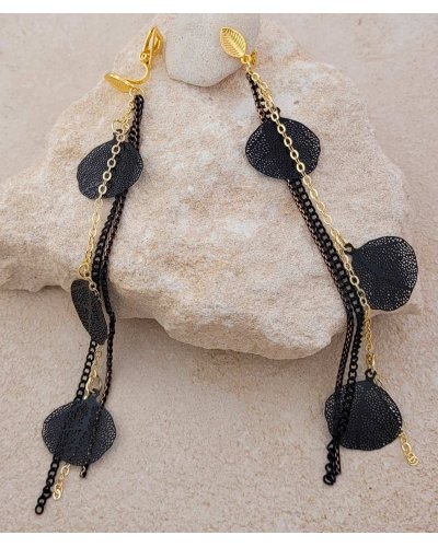Très longues boucles oreilles à clip pendantes feuilles et chaines noires et dorées, légères.
